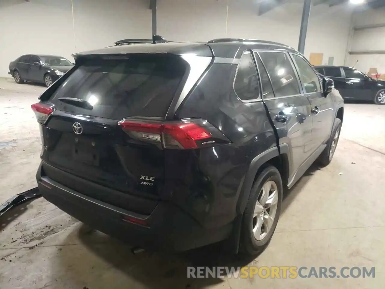 4 Photograph of a damaged car JTMP1RFV5LJ028166 TOYOTA RAV4 2020