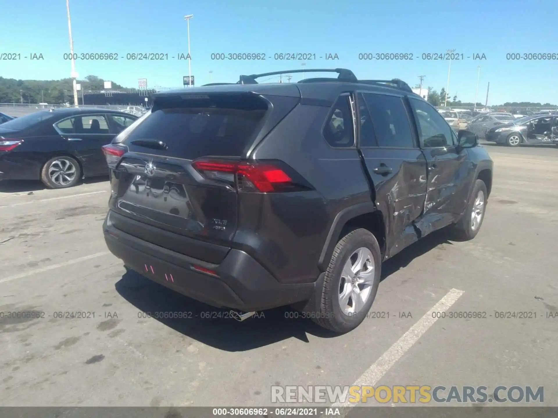 4 Photograph of a damaged car JTMP1RFV6LD048828 TOYOTA RAV4 2020