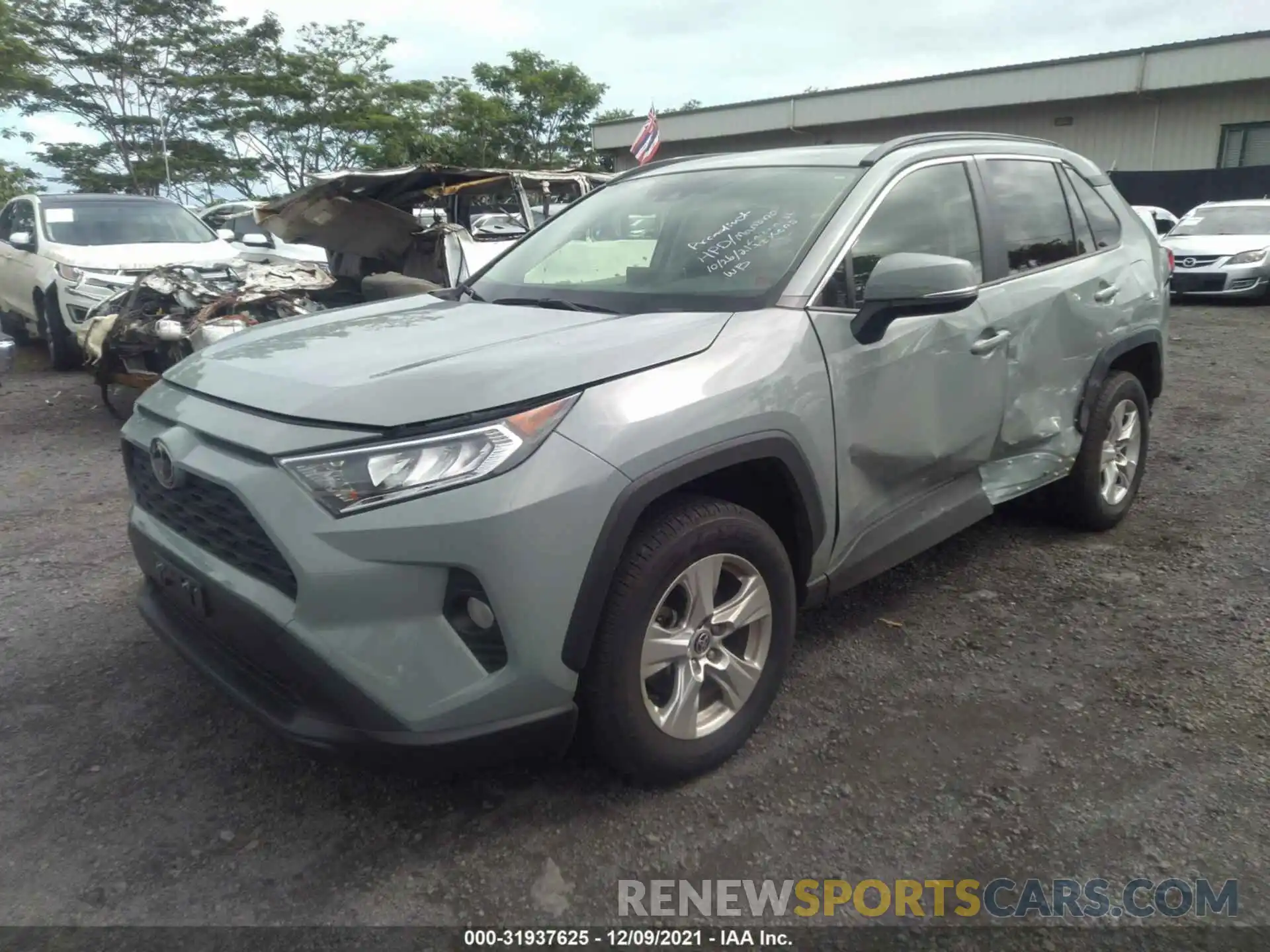 2 Photograph of a damaged car JTMP1RFV6LD066150 TOYOTA RAV4 2020