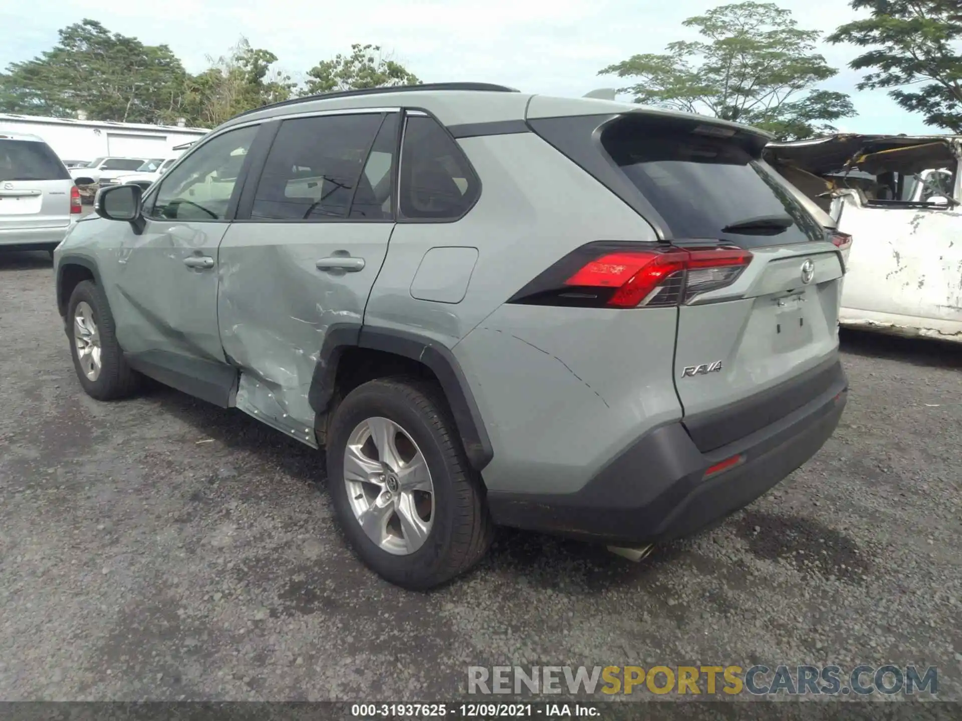 3 Photograph of a damaged car JTMP1RFV6LD066150 TOYOTA RAV4 2020