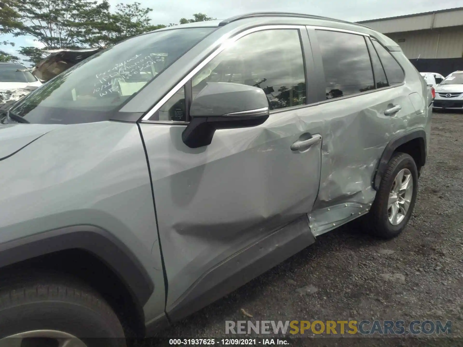 6 Photograph of a damaged car JTMP1RFV6LD066150 TOYOTA RAV4 2020