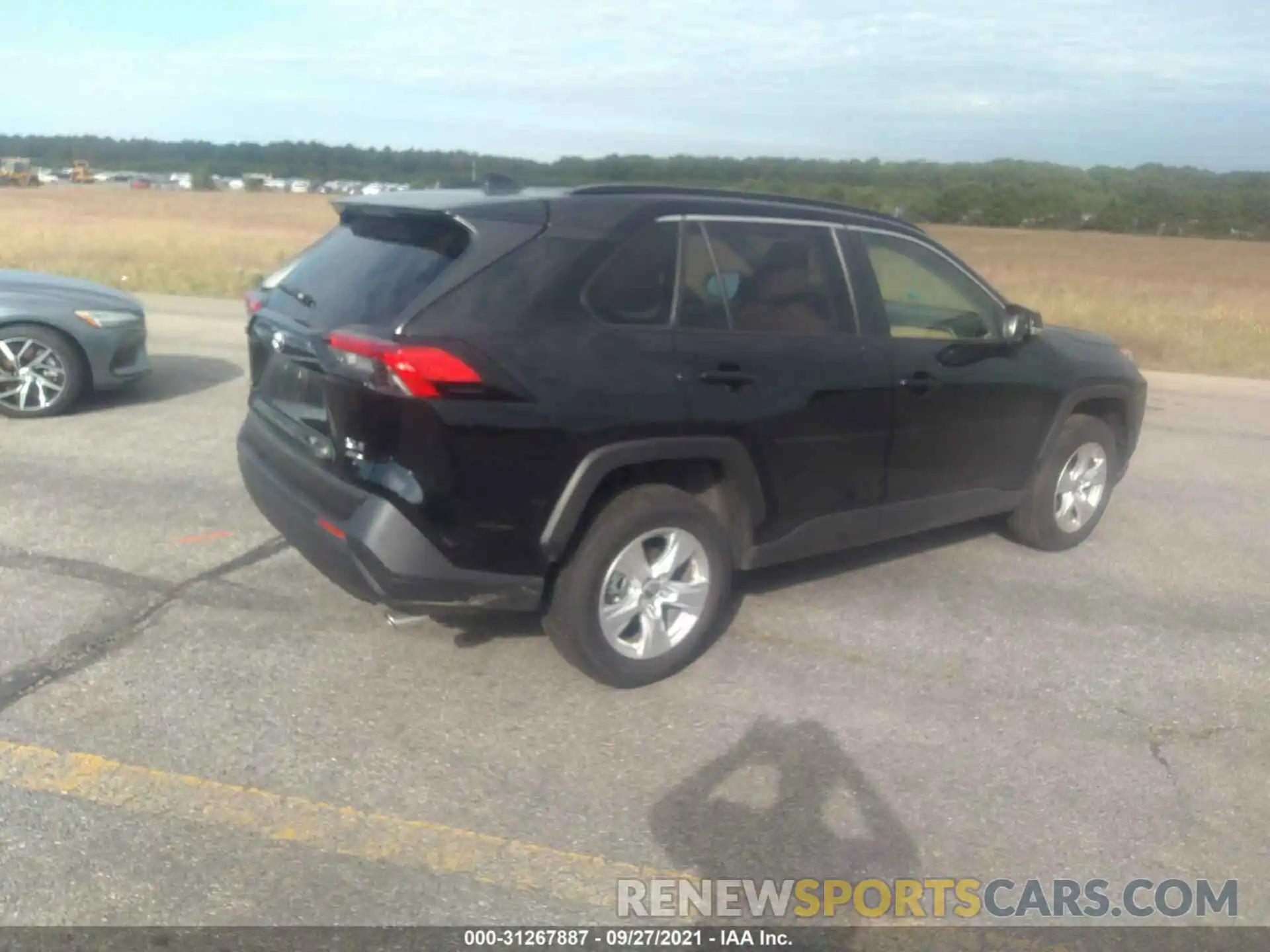 4 Photograph of a damaged car JTMP1RFV6LJ037717 TOYOTA RAV4 2020