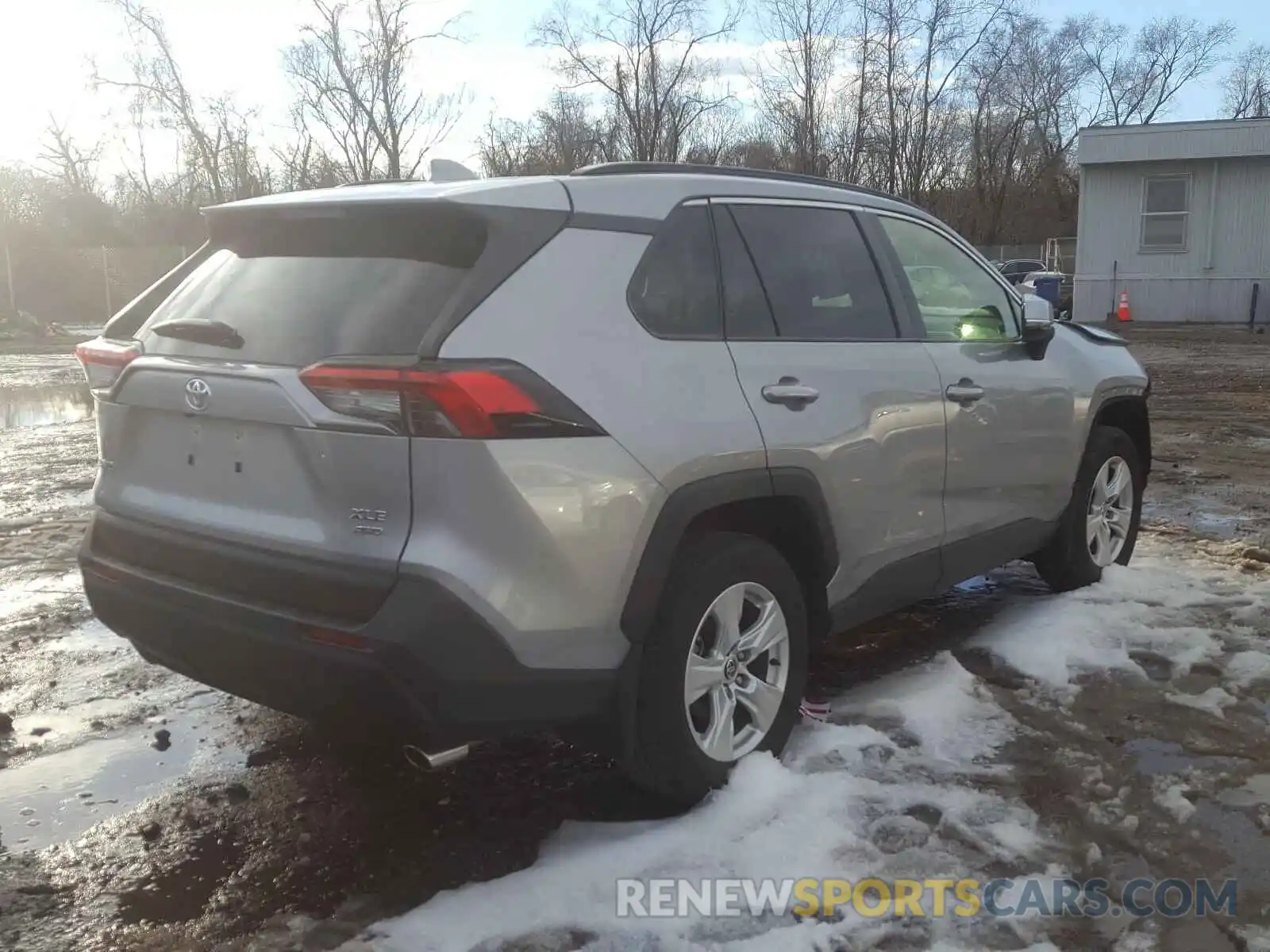 4 Photograph of a damaged car JTMP1RFV7LD053102 TOYOTA RAV4 2020