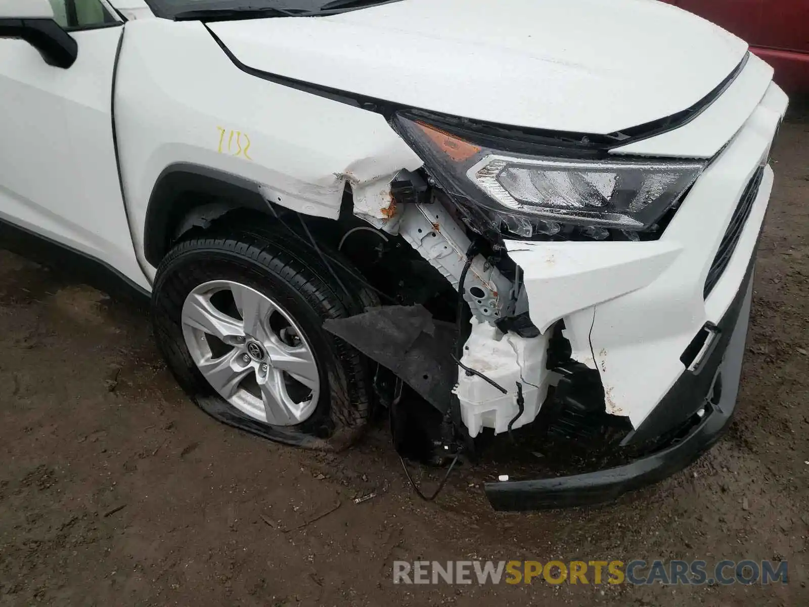 9 Photograph of a damaged car JTMP1RFV7LD063693 TOYOTA RAV4 2020