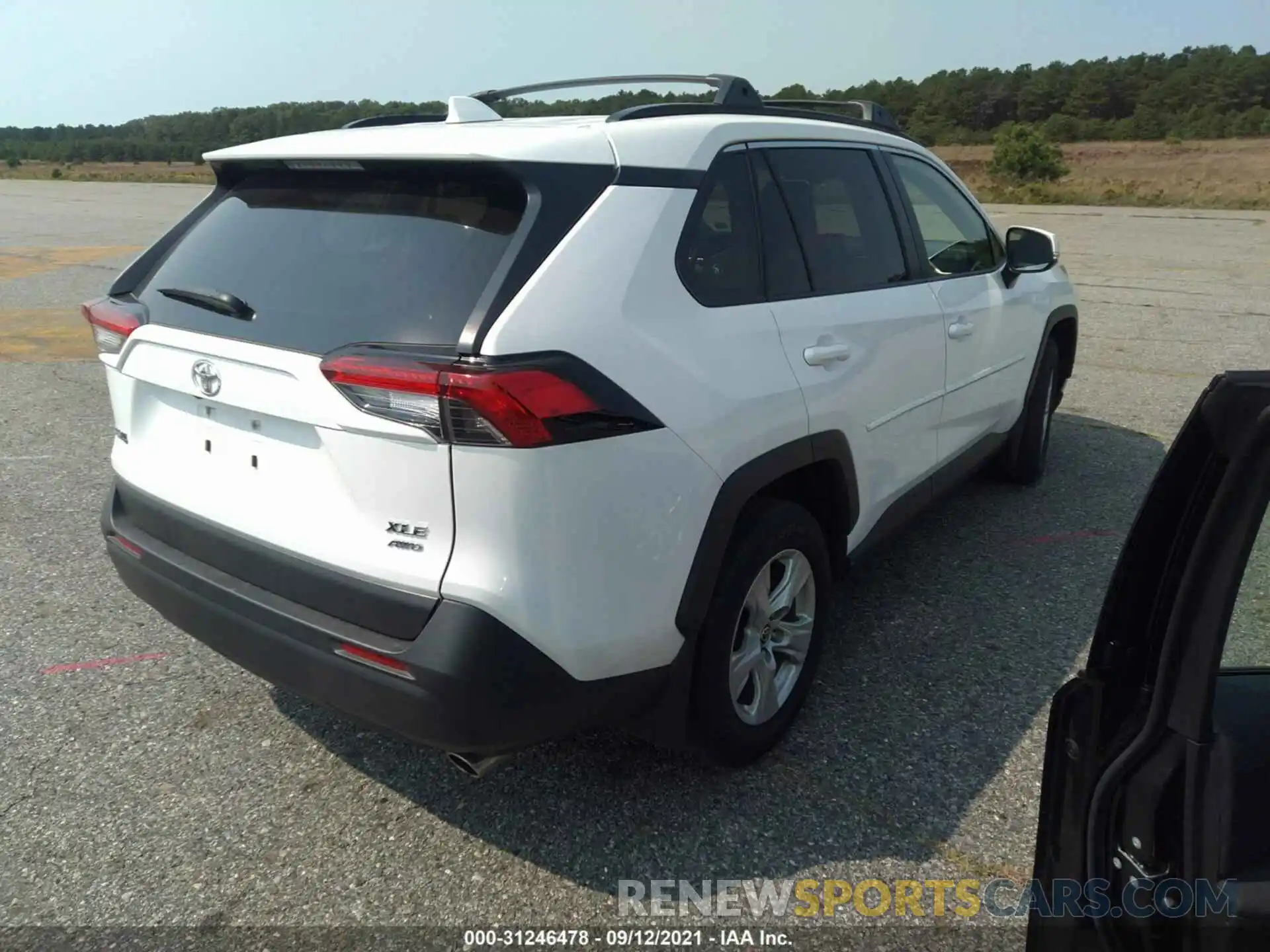 4 Photograph of a damaged car JTMP1RFV7LD530479 TOYOTA RAV4 2020