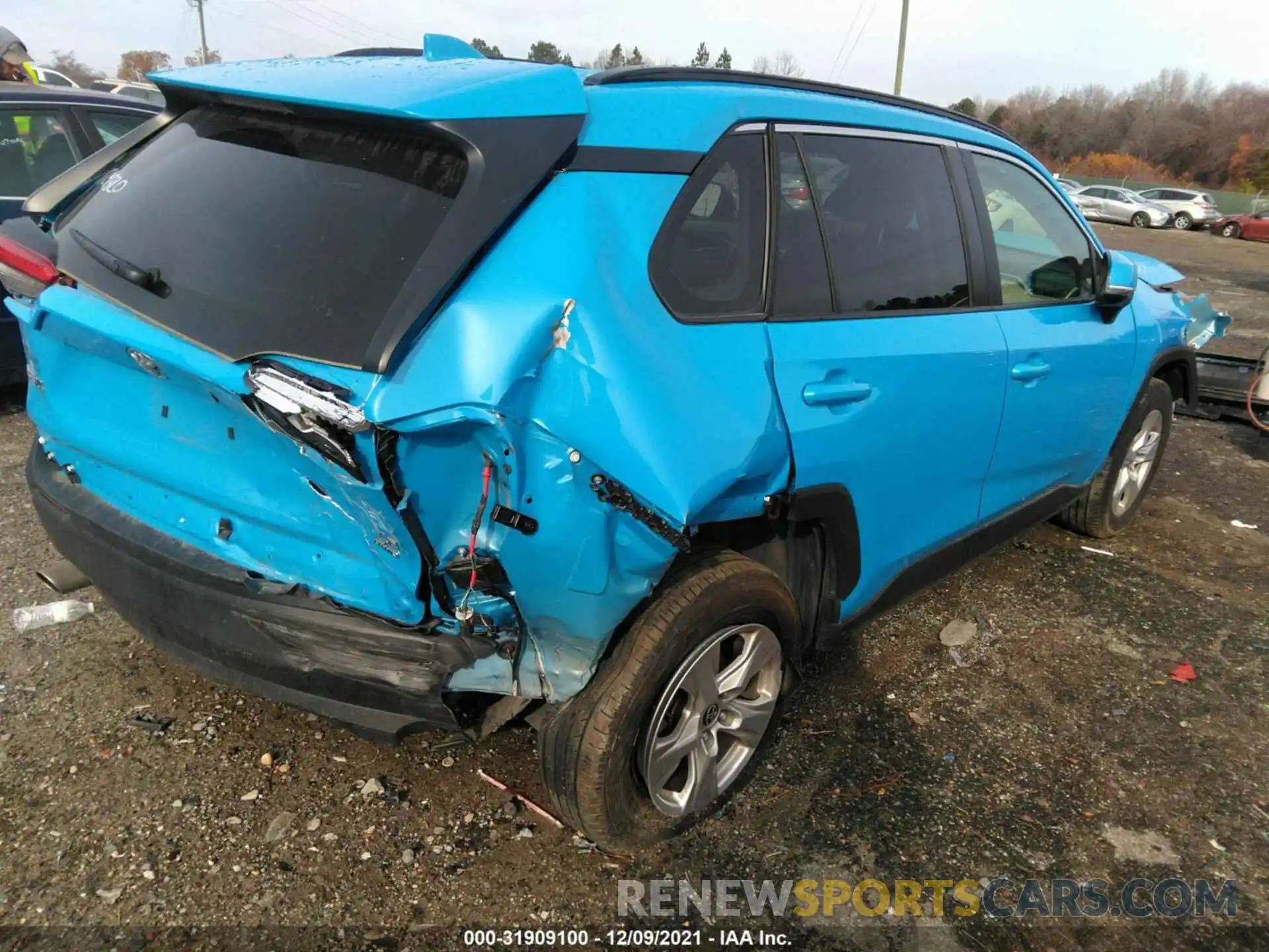 4 Photograph of a damaged car JTMP1RFV7LJ035250 TOYOTA RAV4 2020