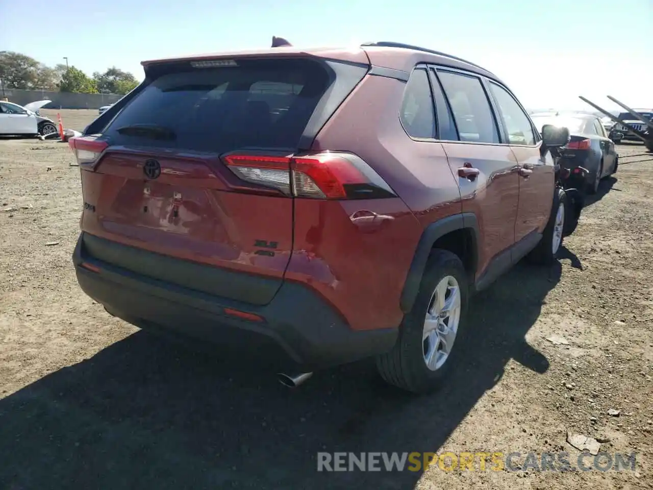 4 Photograph of a damaged car JTMP1RFV7LJ036057 TOYOTA RAV4 2020