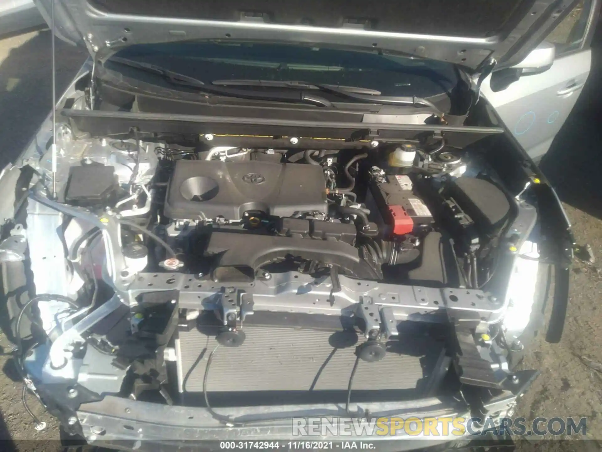 10 Фотография поврежденного автомобиля JTMP1RFV7LJ037645 TOYOTA RAV4 2020