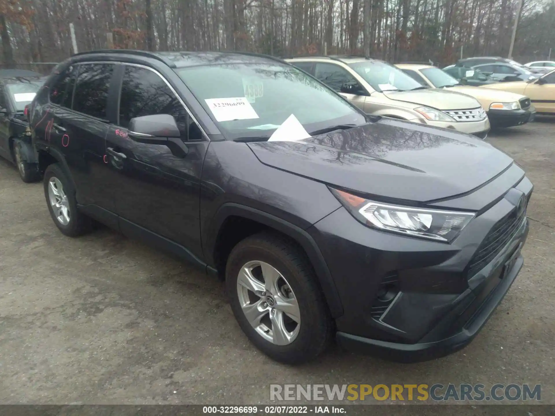 1 Photograph of a damaged car JTMP1RFV8LJ027321 TOYOTA RAV4 2020