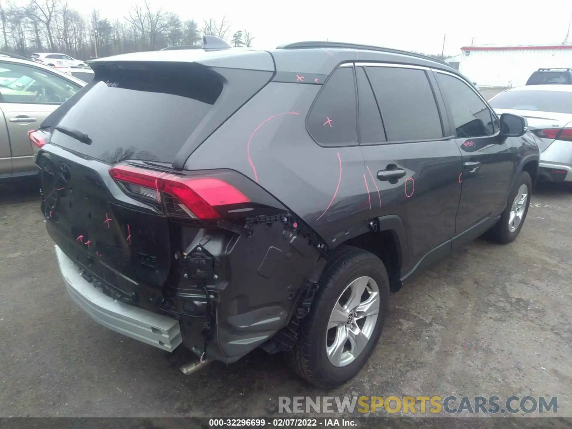 4 Photograph of a damaged car JTMP1RFV8LJ027321 TOYOTA RAV4 2020