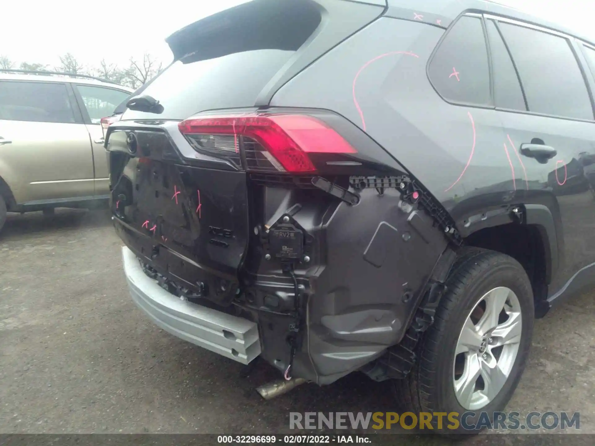 6 Photograph of a damaged car JTMP1RFV8LJ027321 TOYOTA RAV4 2020