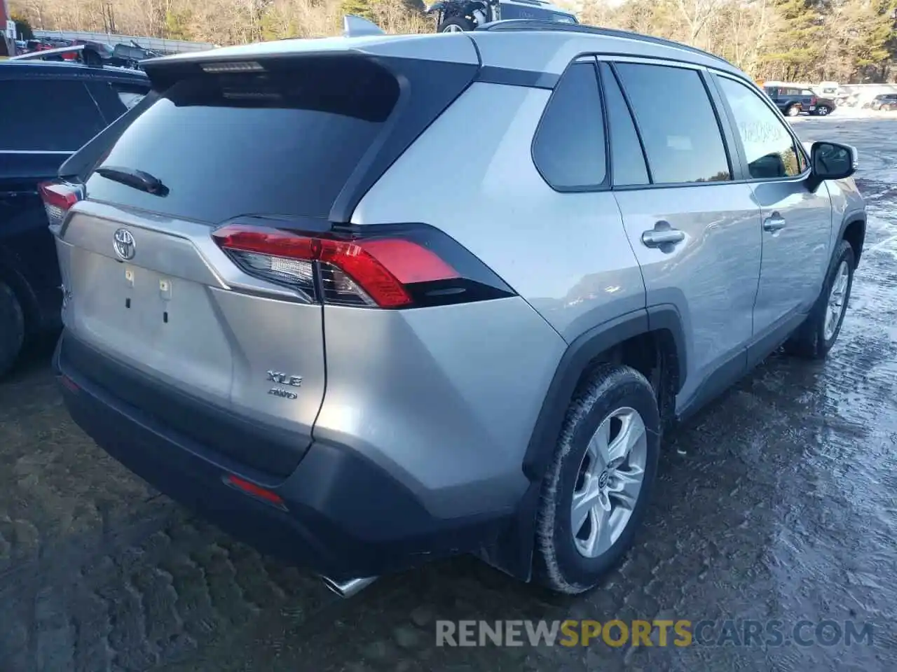 4 Photograph of a damaged car JTMP1RFV8LJ027867 TOYOTA RAV4 2020