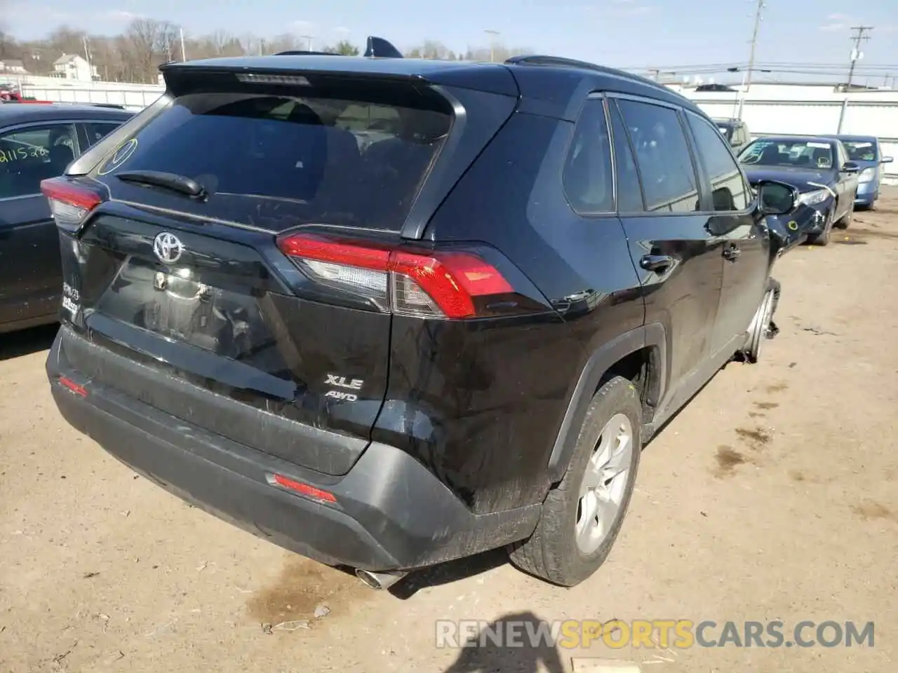 4 Photograph of a damaged car JTMP1RFV8LJ030476 TOYOTA RAV4 2020