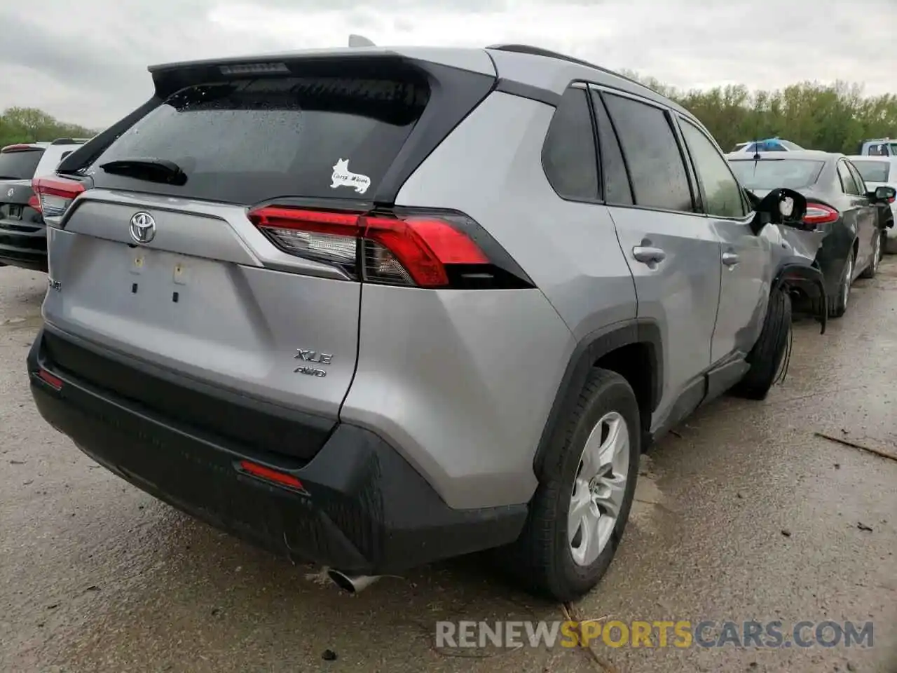 4 Photograph of a damaged car JTMP1RFV9LD063503 TOYOTA RAV4 2020