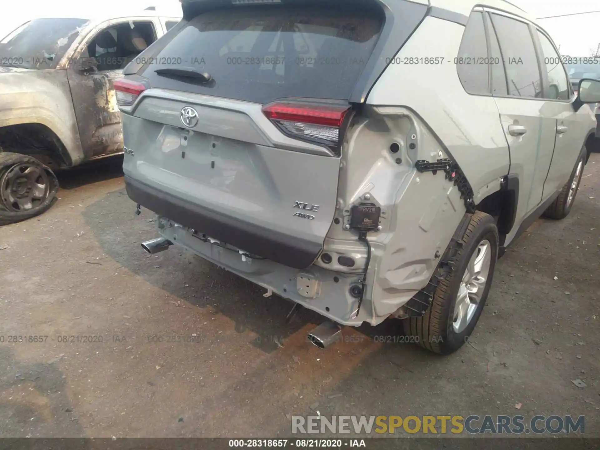 6 Photograph of a damaged car JTMP1RFVXLD051330 TOYOTA RAV4 2020