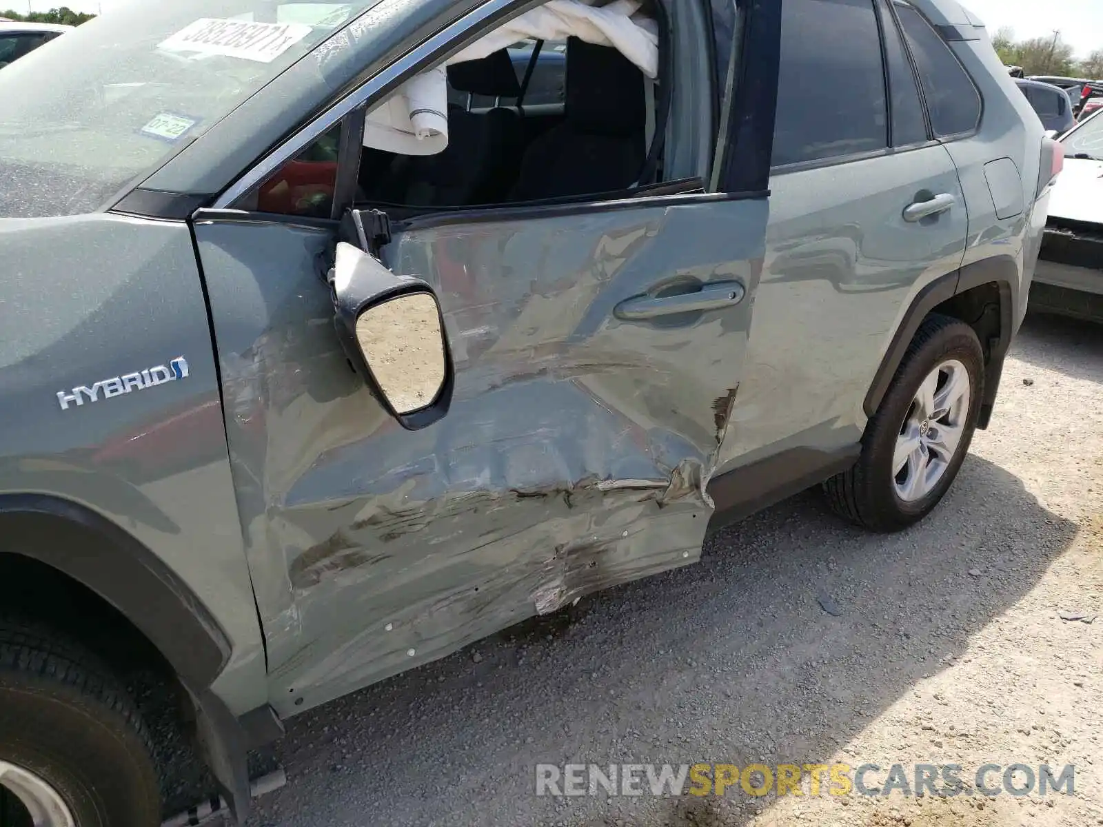 9 Photograph of a damaged car JTMR6RFV1LD002561 TOYOTA RAV4 2020