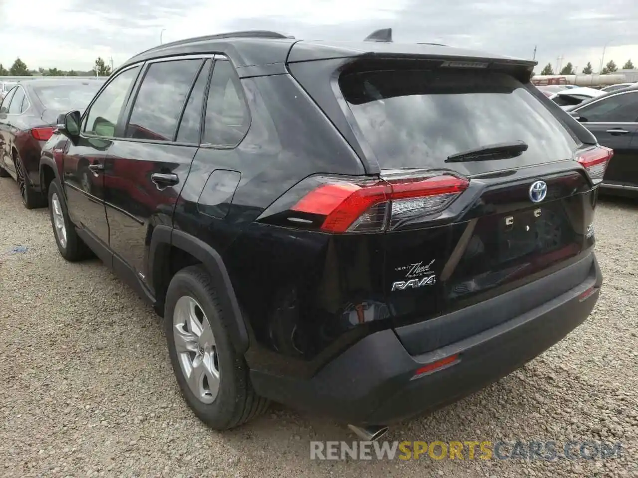 3 Photograph of a damaged car JTMR6RFV6LJ002153 TOYOTA RAV4 2020