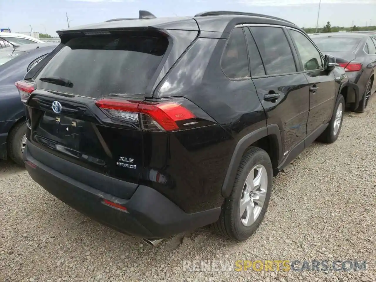 4 Photograph of a damaged car JTMR6RFV6LJ002153 TOYOTA RAV4 2020