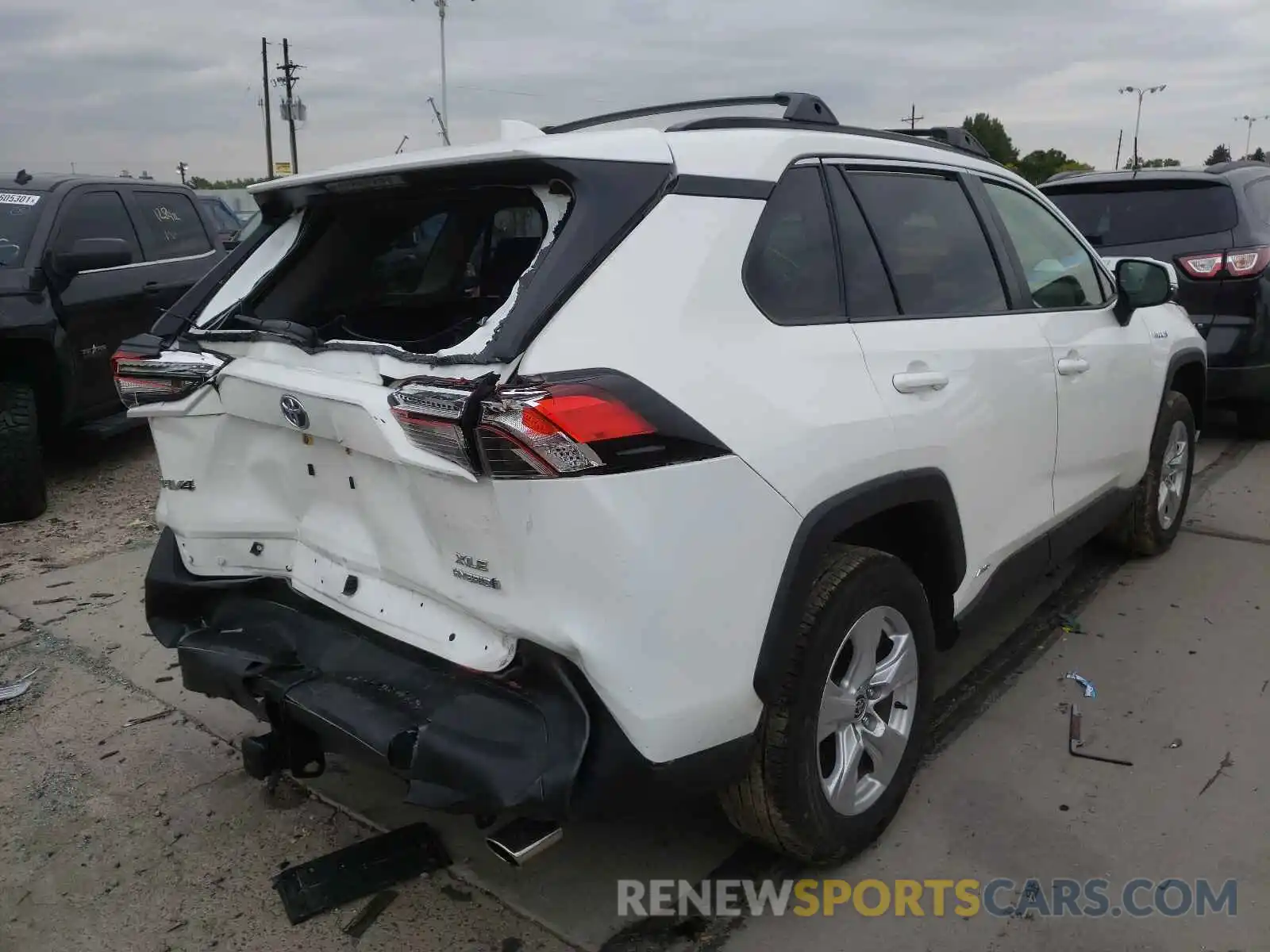 4 Photograph of a damaged car JTMR6RFV7LD004153 TOYOTA RAV4 2020