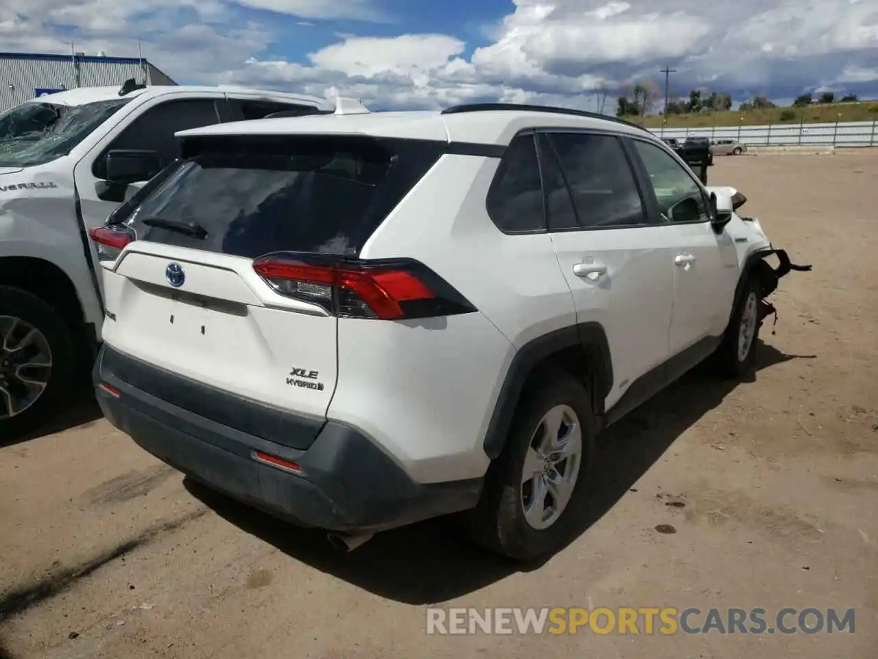 4 Photograph of a damaged car JTMR6RFVXLD005331 TOYOTA RAV4 2020