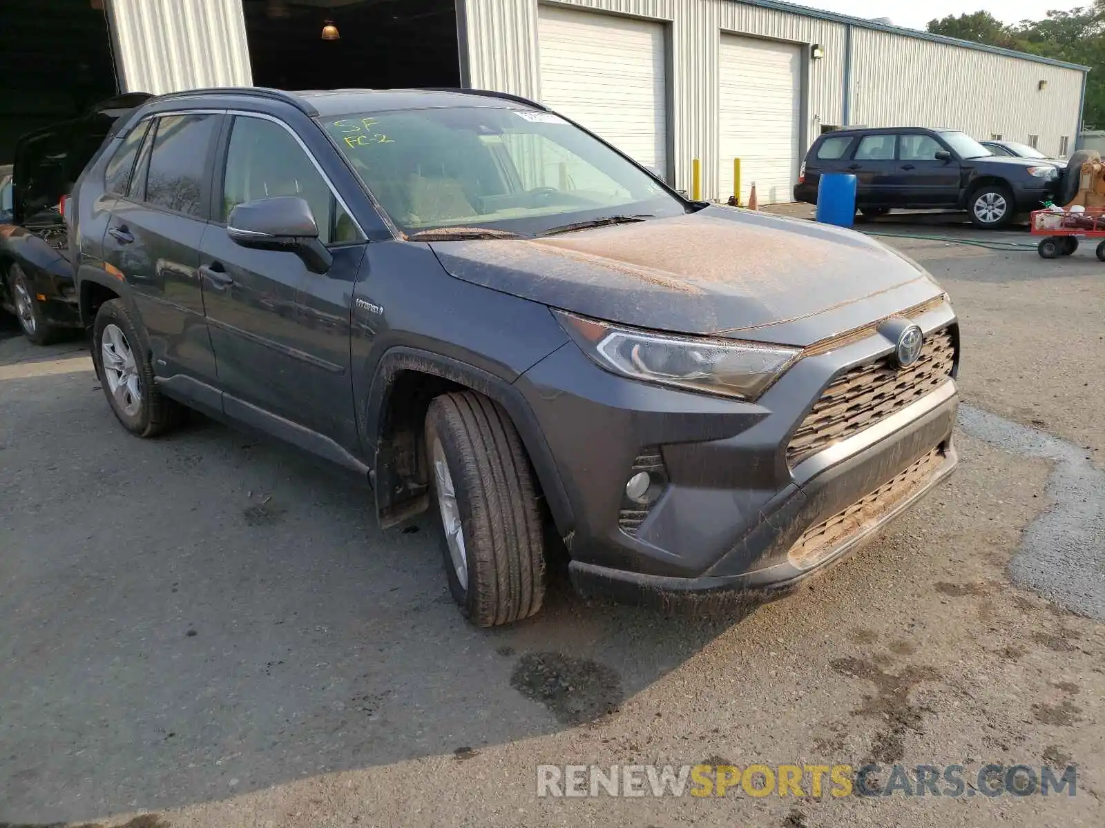 1 Photograph of a damaged car JTMRWRFV0LD062704 TOYOTA RAV4 2020