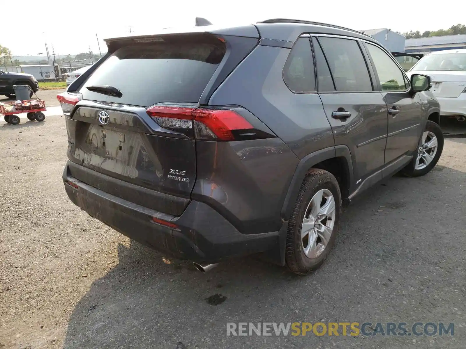 4 Photograph of a damaged car JTMRWRFV0LD062704 TOYOTA RAV4 2020