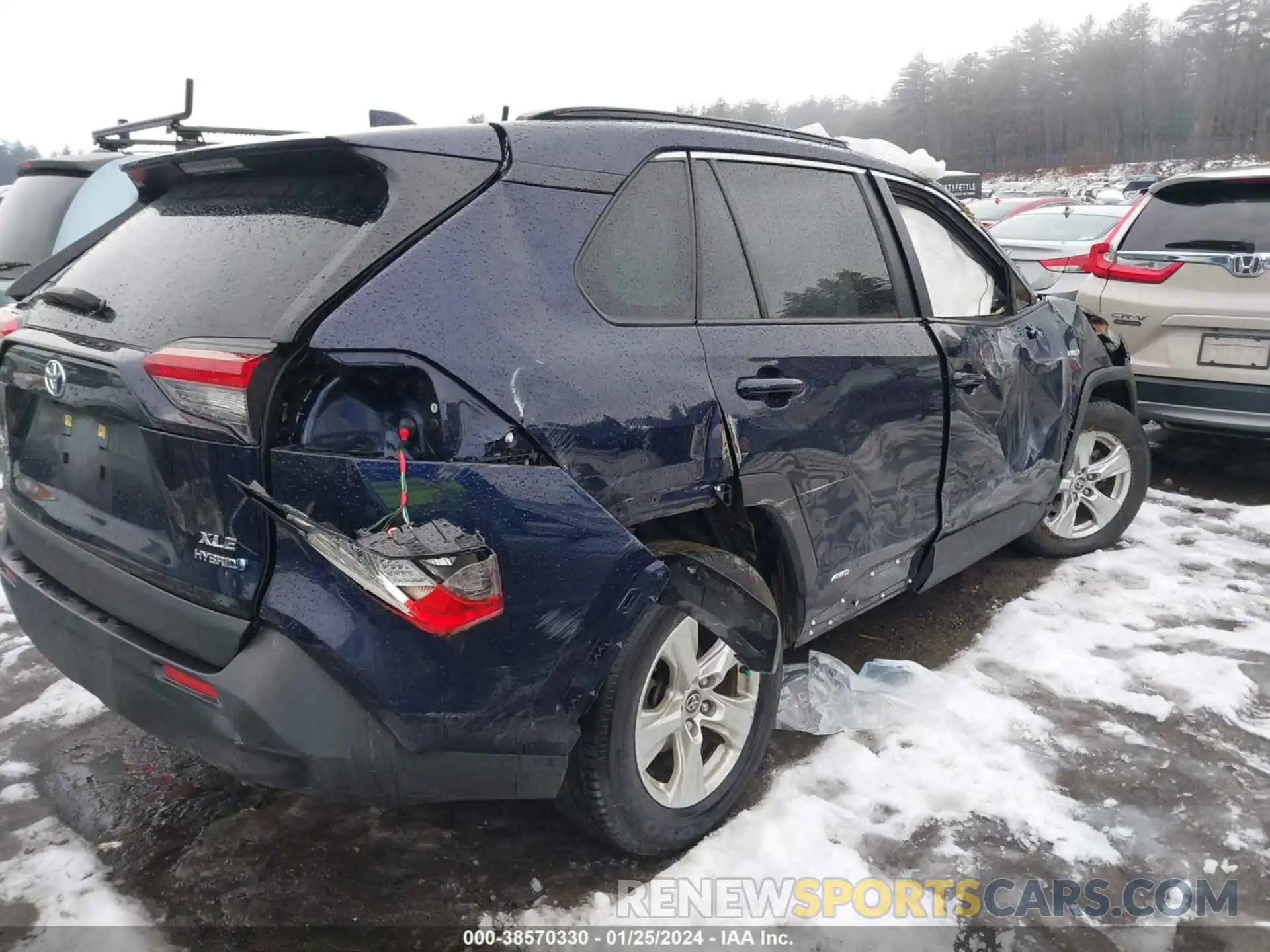 4 Photograph of a damaged car JTMRWRFV0LD067689 TOYOTA RAV4 2020