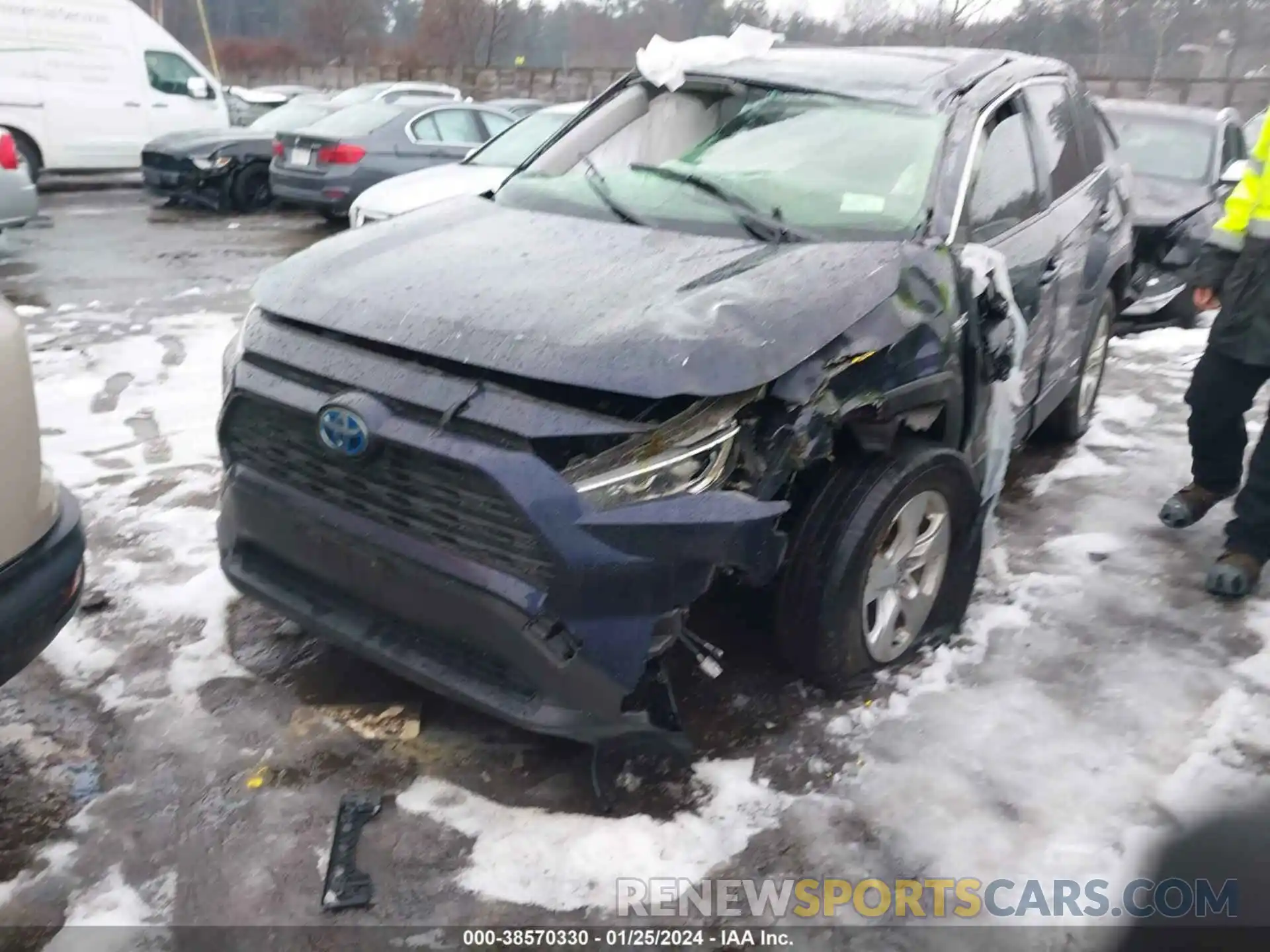 6 Photograph of a damaged car JTMRWRFV0LD067689 TOYOTA RAV4 2020