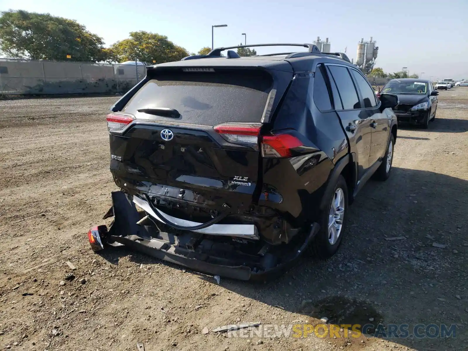 4 Photograph of a damaged car JTMRWRFV0LD071239 TOYOTA RAV4 2020