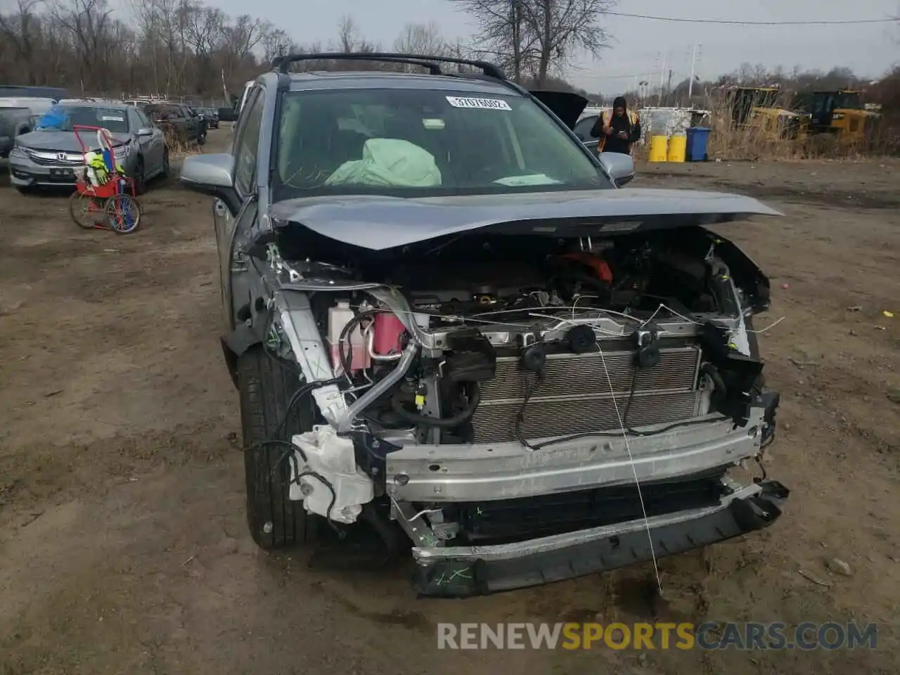 9 Photograph of a damaged car JTMRWRFV0LD072732 TOYOTA RAV4 2020