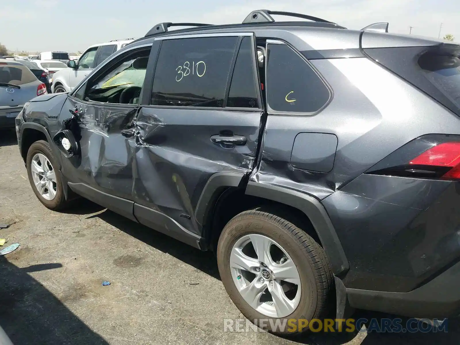 10 Photograph of a damaged car JTMRWRFV0LD535405 TOYOTA RAV4 2020