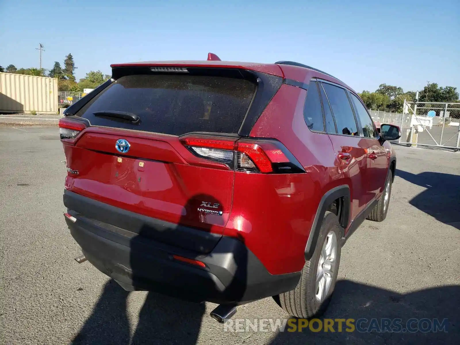 4 Photograph of a damaged car JTMRWRFV1LD067278 TOYOTA RAV4 2020