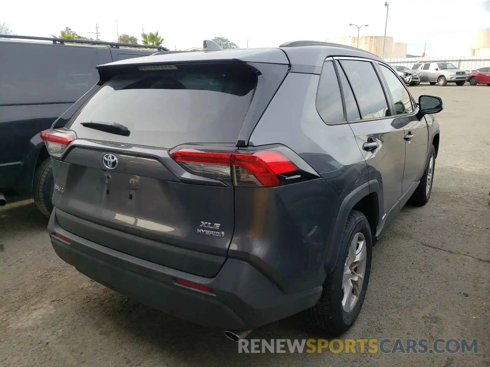 4 Photograph of a damaged car JTMRWRFV2LD067127 TOYOTA RAV4 2020