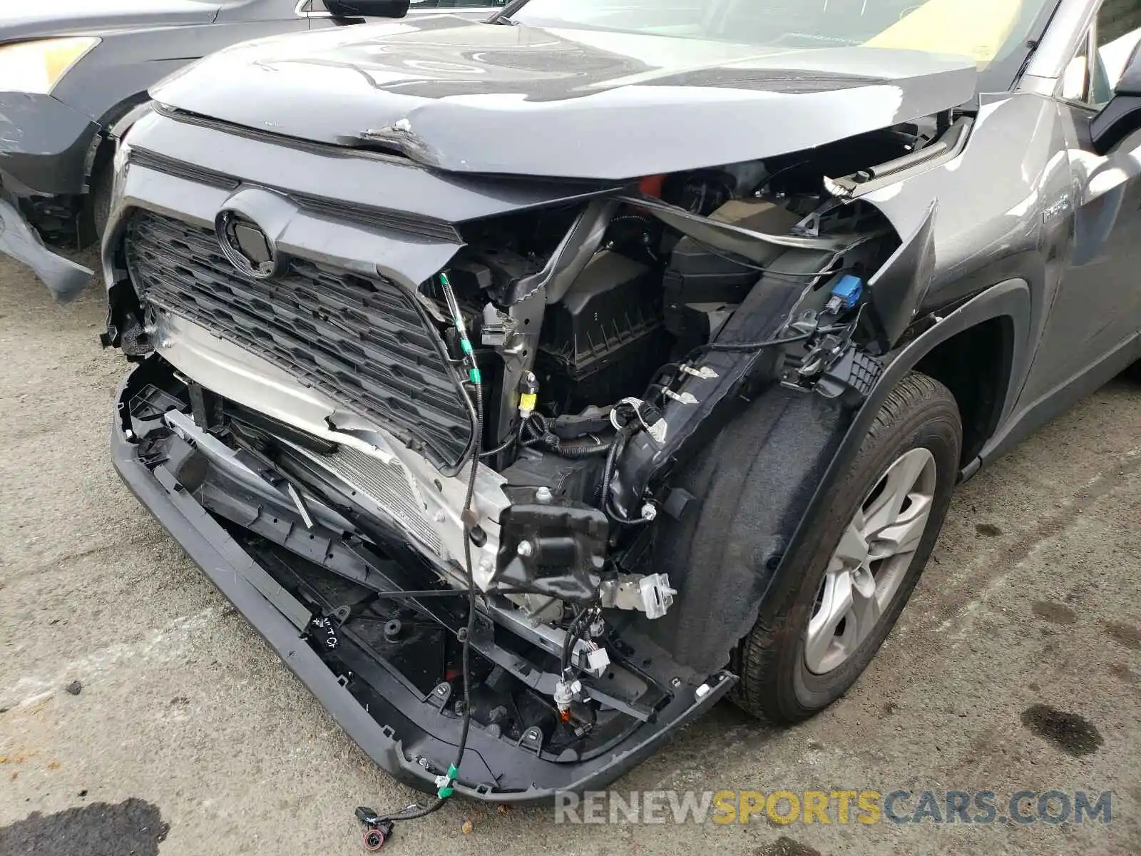 9 Photograph of a damaged car JTMRWRFV2LD067127 TOYOTA RAV4 2020