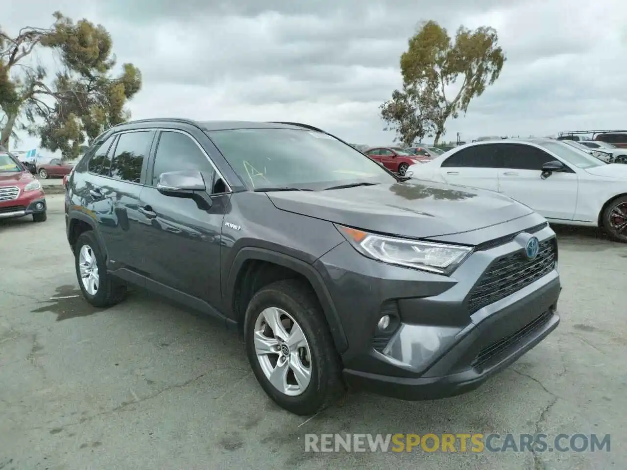 1 Photograph of a damaged car JTMRWRFV2LD068469 TOYOTA RAV4 2020