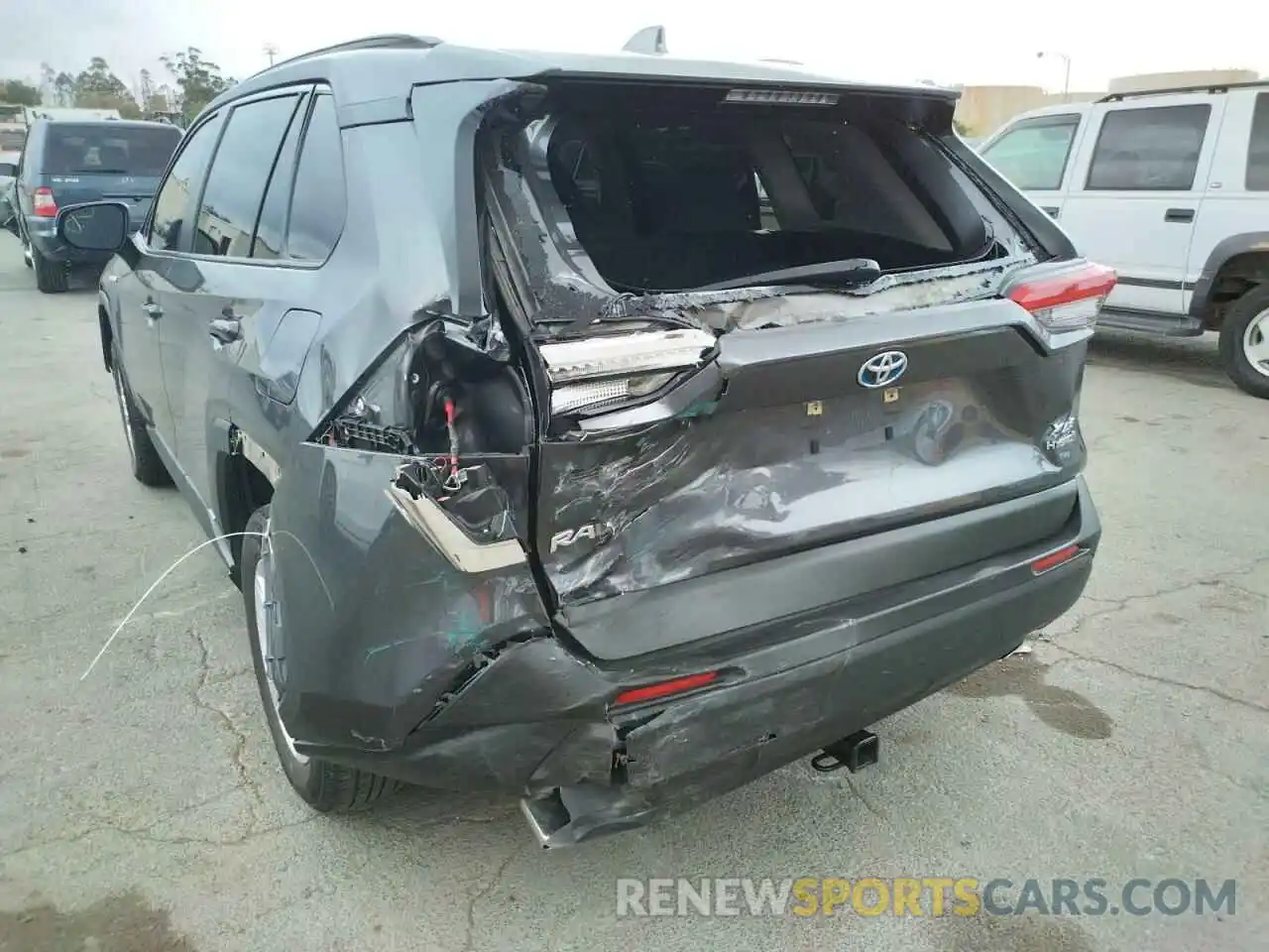 9 Photograph of a damaged car JTMRWRFV2LD068469 TOYOTA RAV4 2020