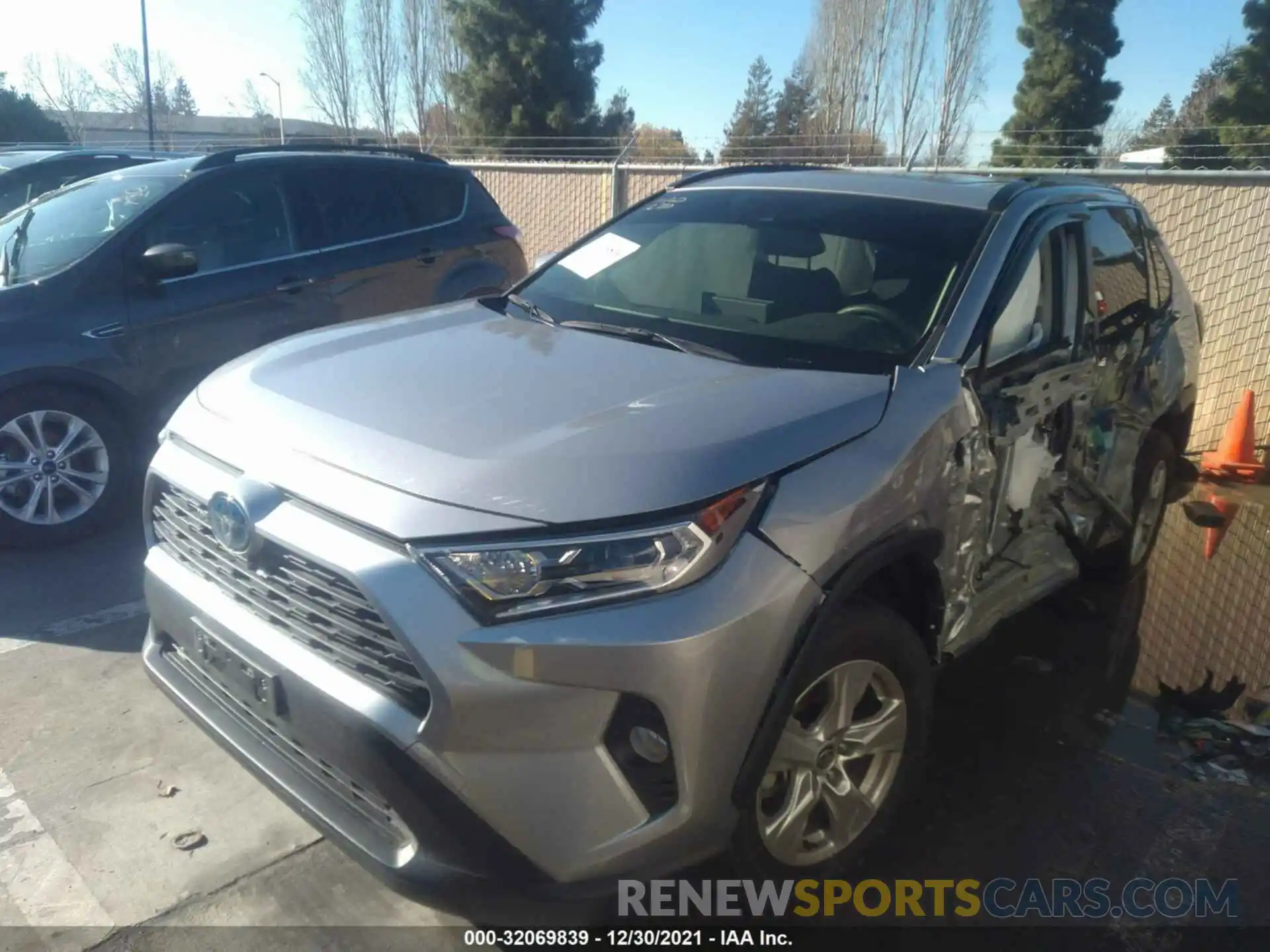 2 Photograph of a damaged car JTMRWRFV3LD545300 TOYOTA RAV4 2020