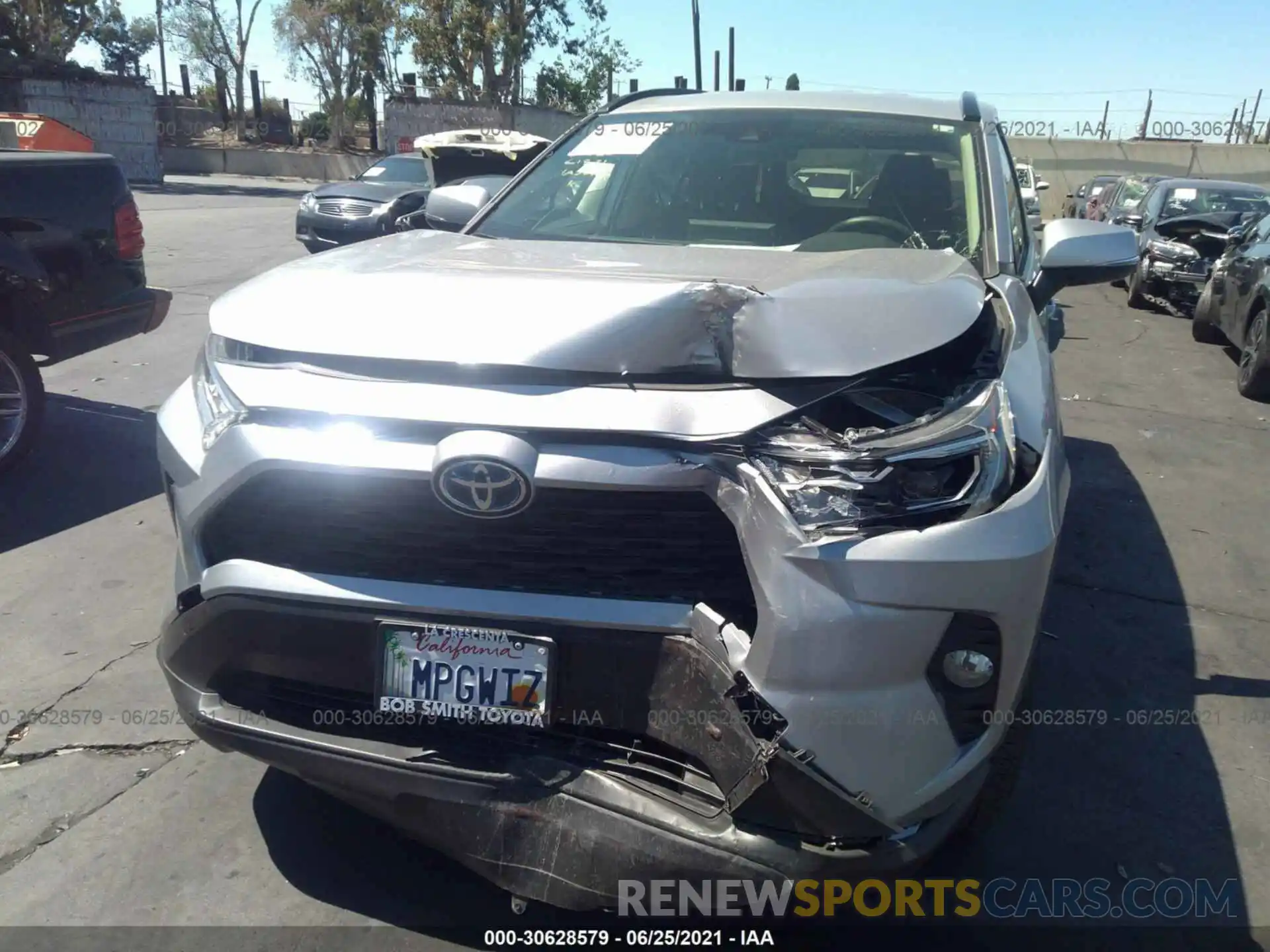 6 Photograph of a damaged car JTMRWRFV4LD072541 TOYOTA RAV4 2020