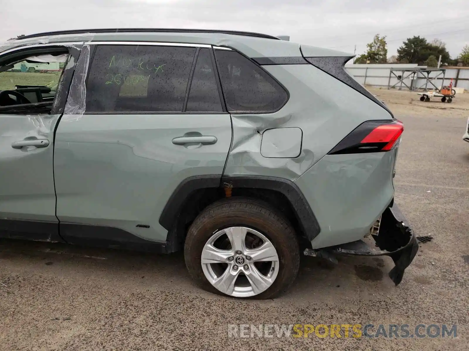 10 Photograph of a damaged car JTMRWRFV4LD535374 TOYOTA RAV4 2020