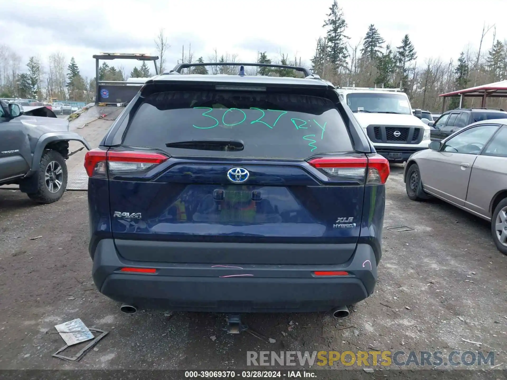 17 Photograph of a damaged car JTMRWRFV4LD544012 TOYOTA RAV4 2020