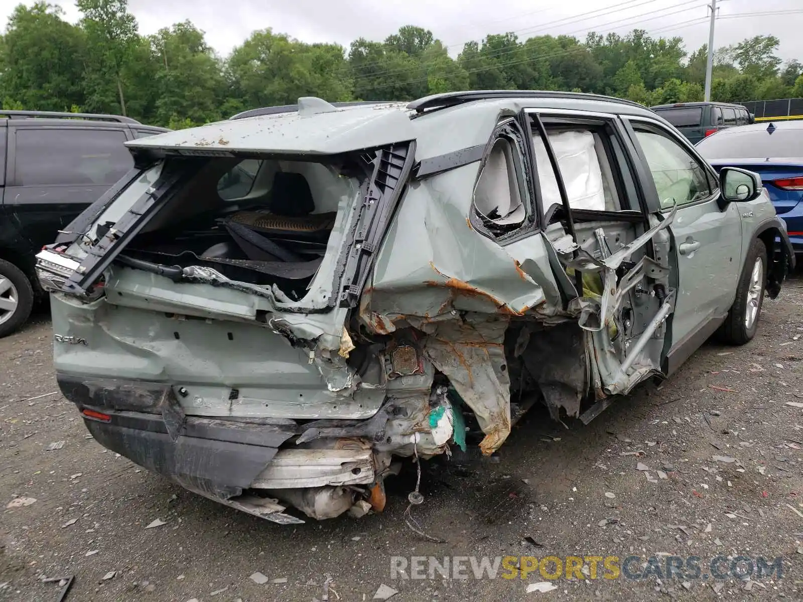 4 Photograph of a damaged car JTMRWRFV4LJ031439 TOYOTA RAV4 2020