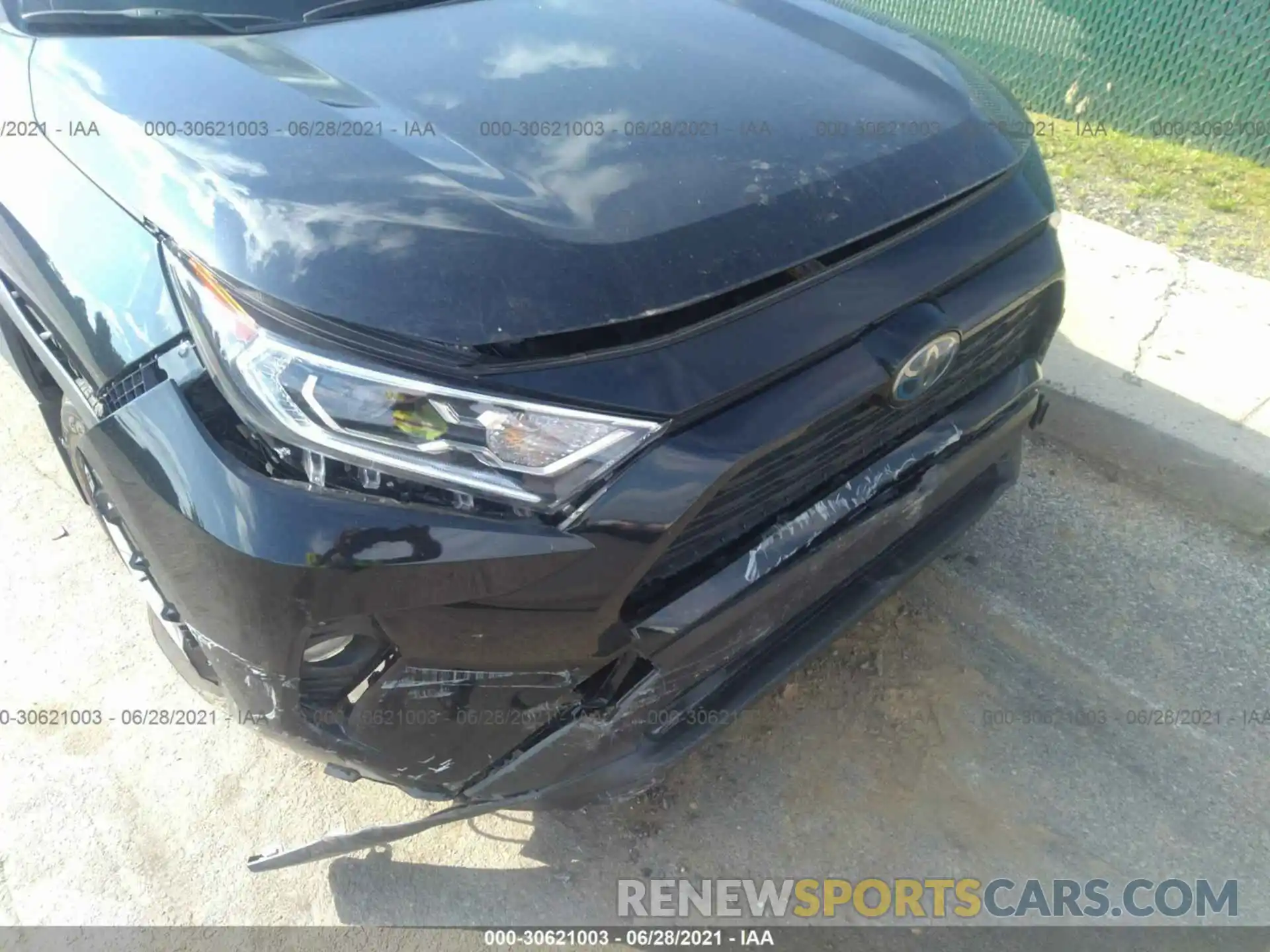 6 Photograph of a damaged car JTMRWRFV5LD068739 TOYOTA RAV4 2020