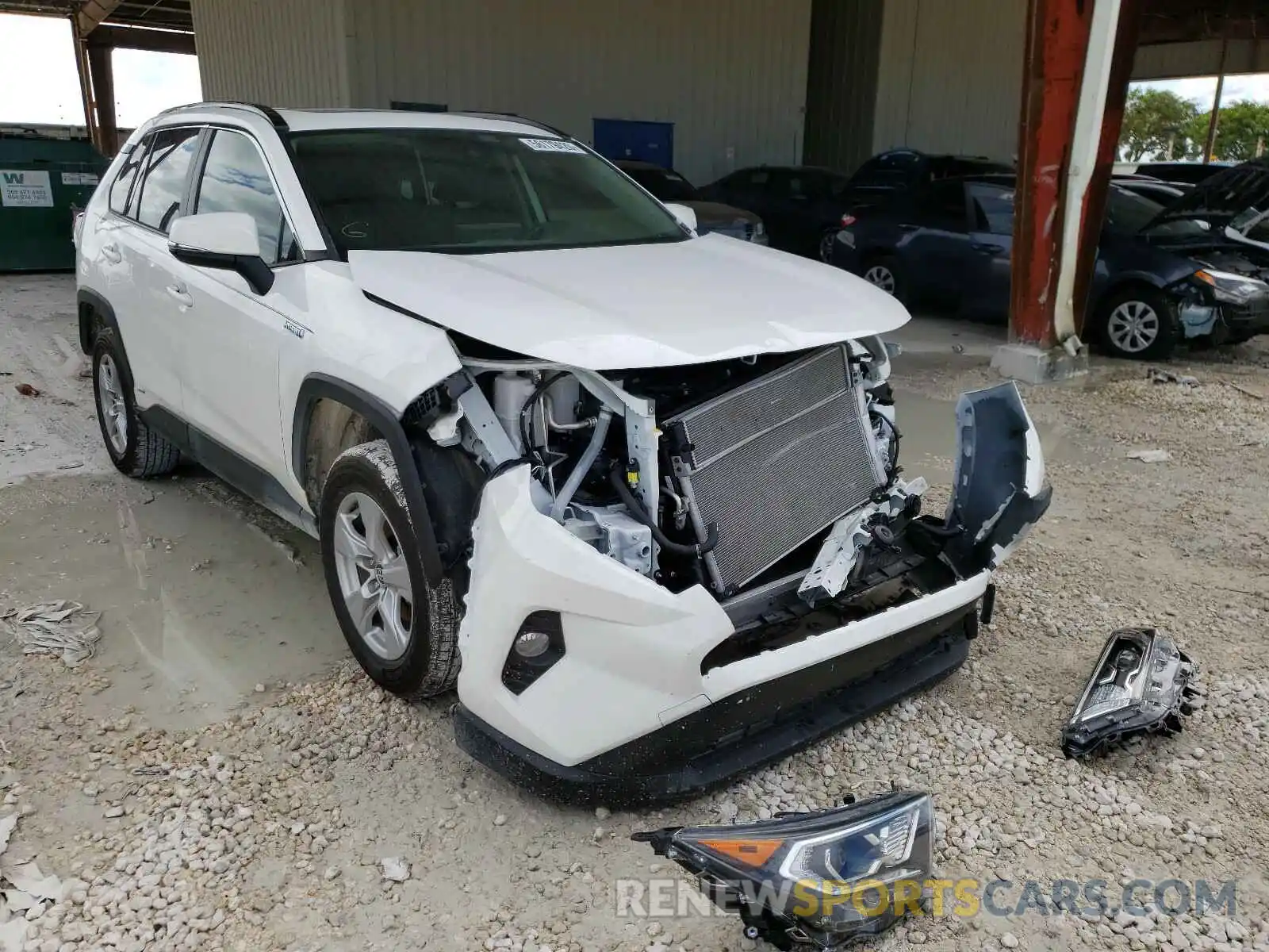 1 Photograph of a damaged car JTMRWRFV5LD069342 TOYOTA RAV4 2020