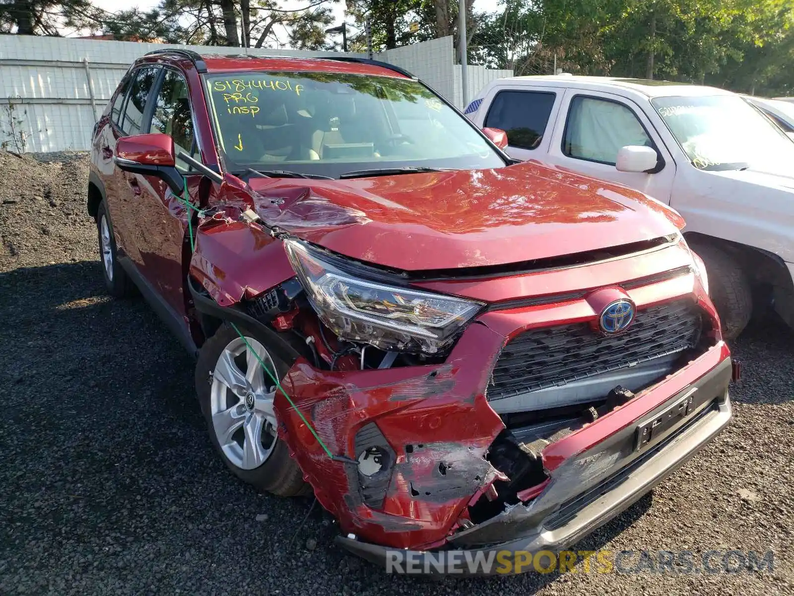 1 Photograph of a damaged car JTMRWRFV5LD547677 TOYOTA RAV4 2020