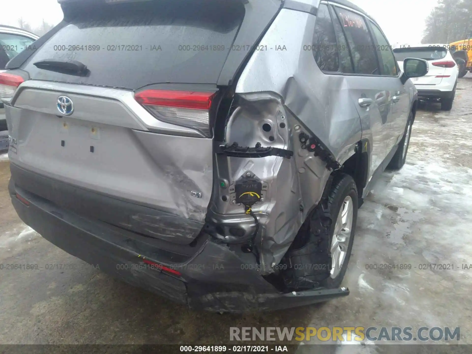 6 Photograph of a damaged car JTMRWRFV6LD058723 TOYOTA RAV4 2020