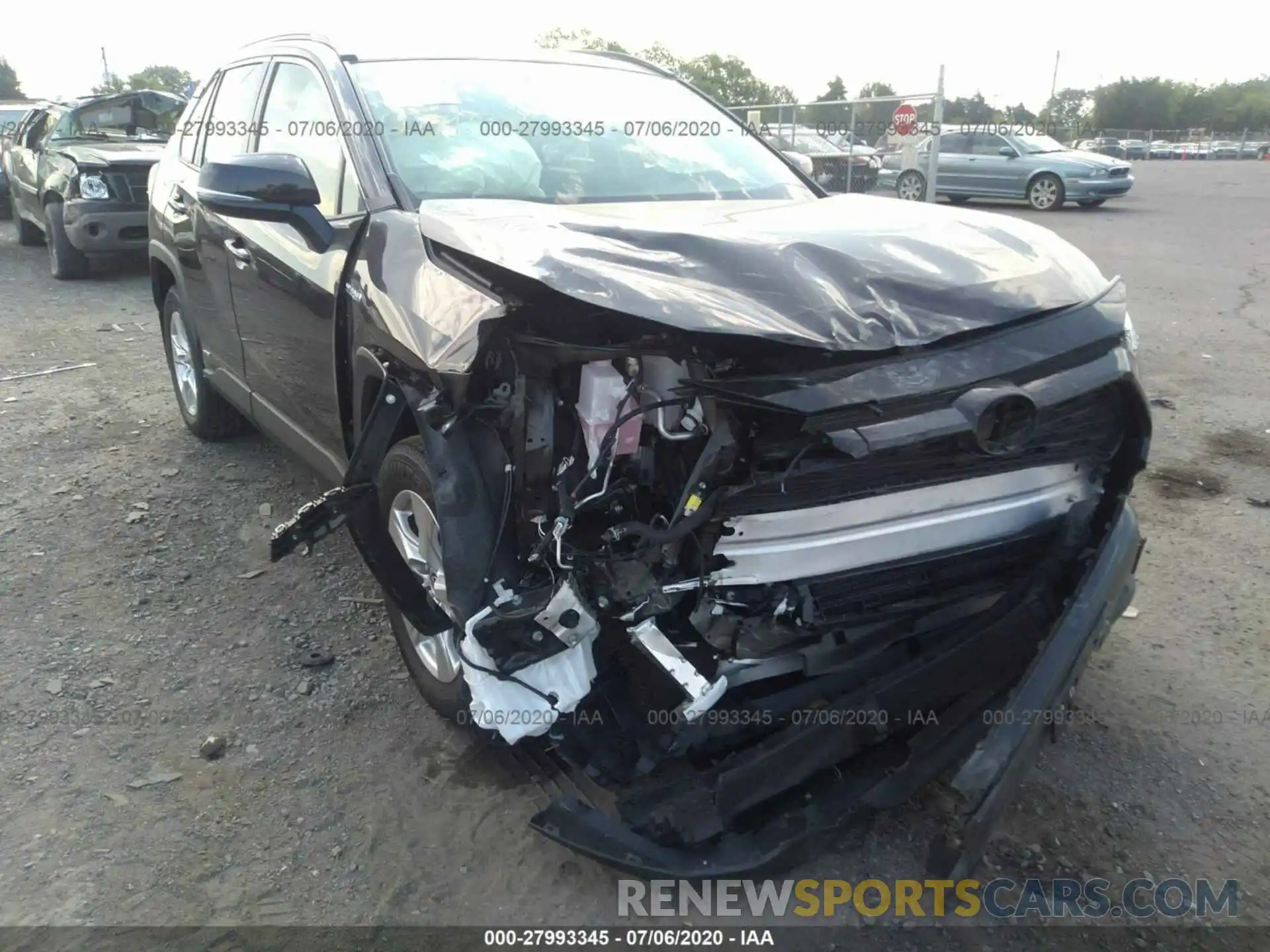 6 Photograph of a damaged car JTMRWRFV6LD061900 TOYOTA RAV4 2020