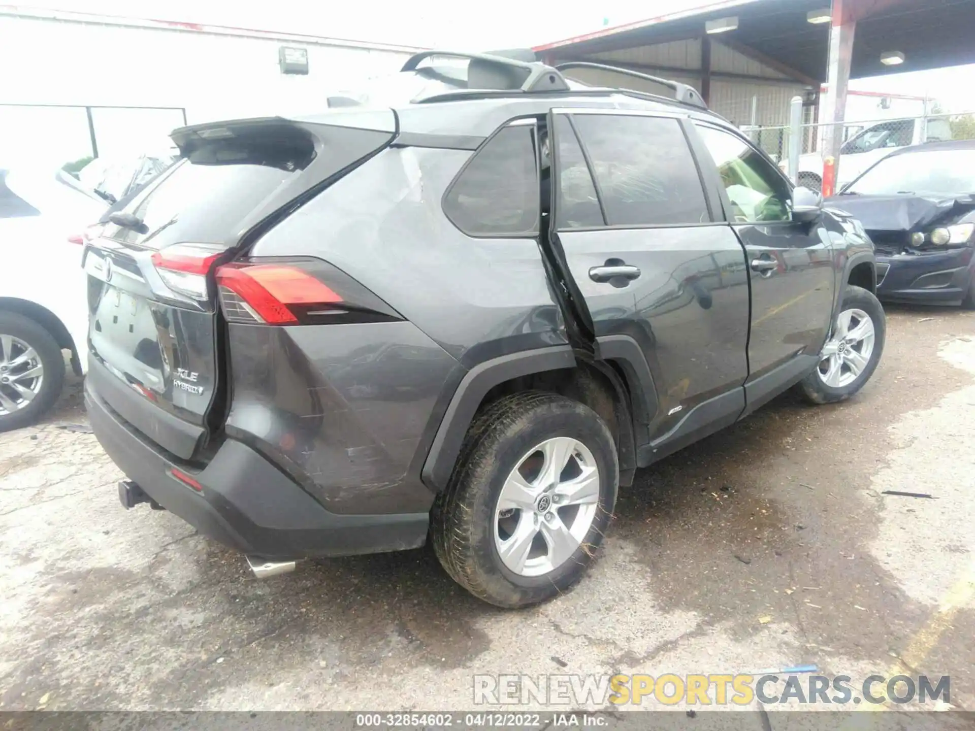 4 Photograph of a damaged car JTMRWRFV7LD059184 TOYOTA RAV4 2020