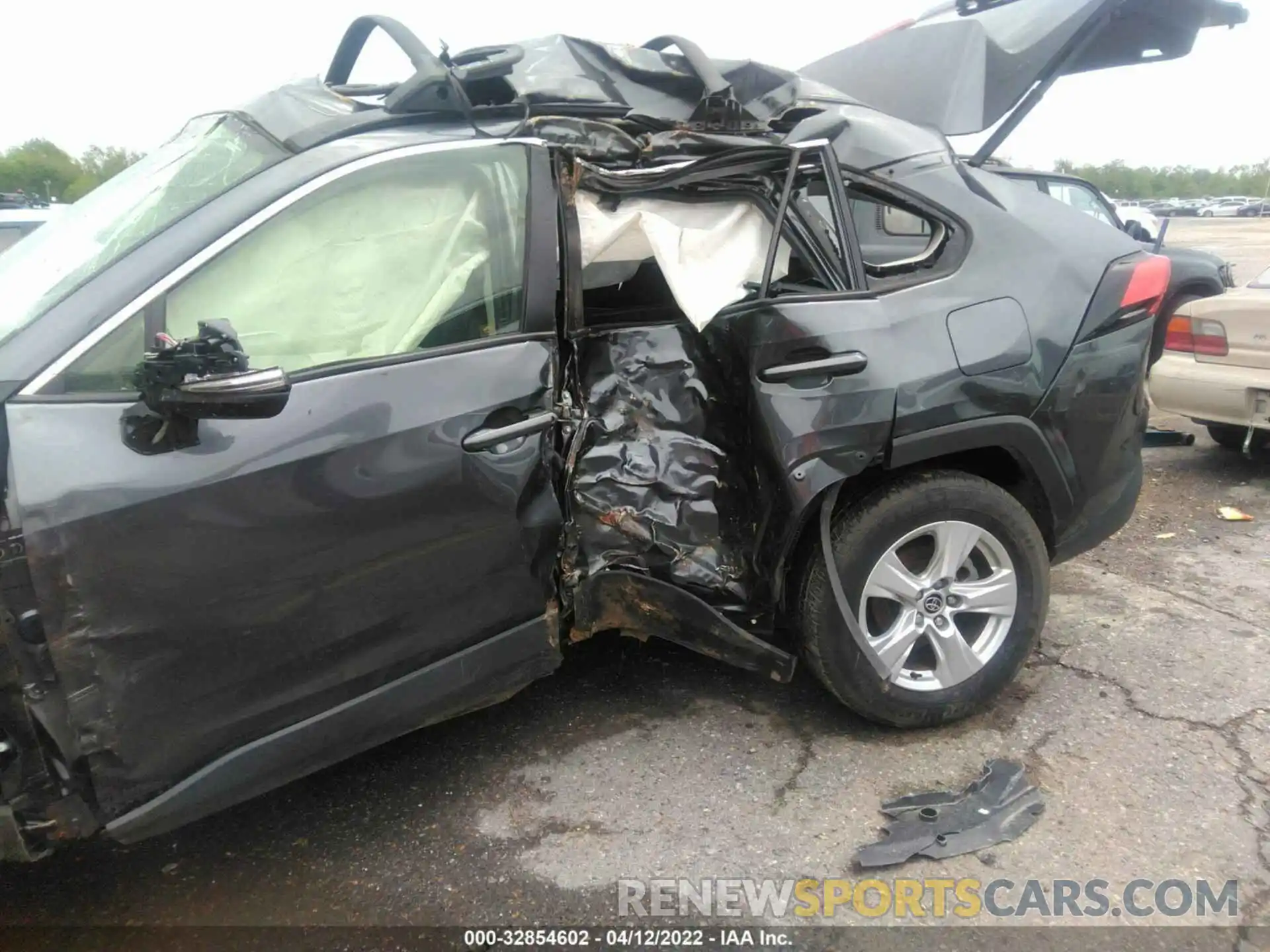 6 Photograph of a damaged car JTMRWRFV7LD059184 TOYOTA RAV4 2020