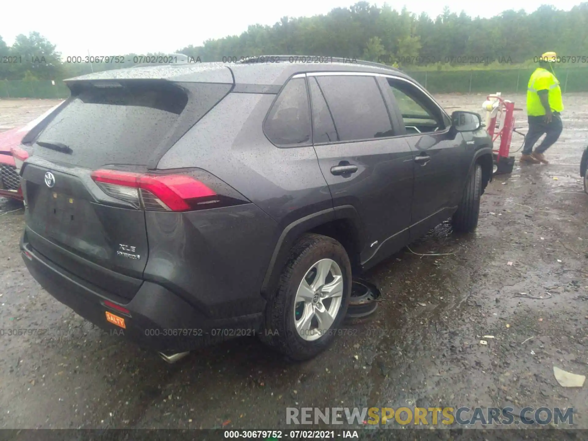 4 Photograph of a damaged car JTMRWRFV8LD067648 TOYOTA RAV4 2020