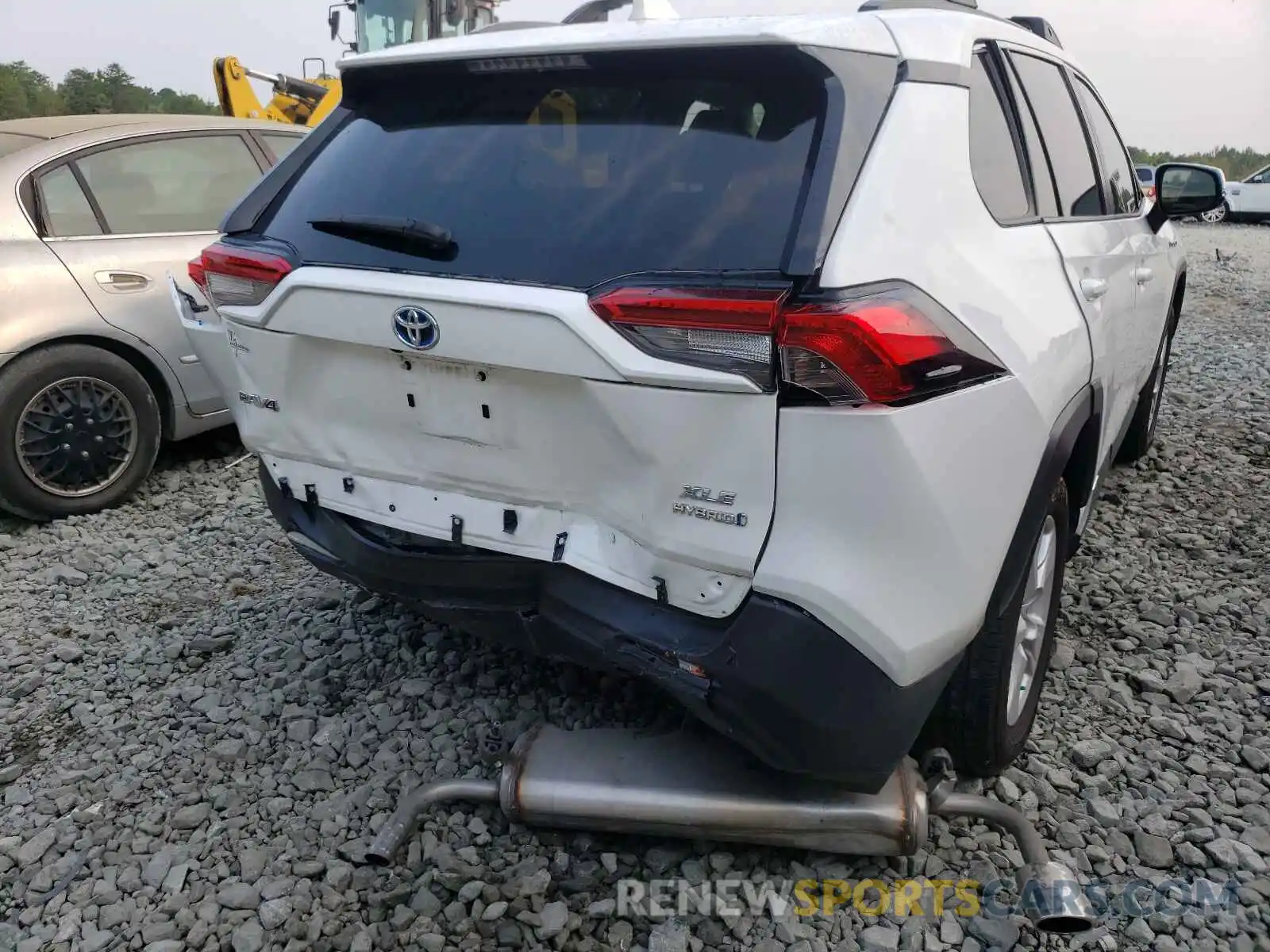 9 Photograph of a damaged car JTMRWRFV8LD067889 TOYOTA RAV4 2020